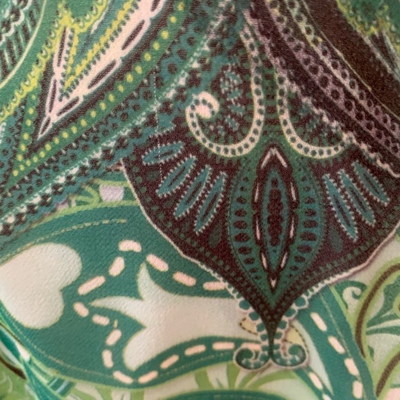 Live and Let live green paisley top, size M - Picture 5 of 7